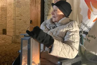 Bethlehem Peace Light arrives in Ypres Regina Vanhie receives a candle