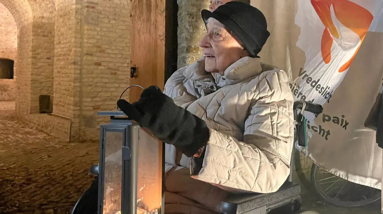 Bethlehem Peace Light arrives in Ypres Regina Vanhie receives a candle