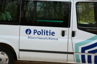 Bilzen driver blocked by German Car and waves a Gun