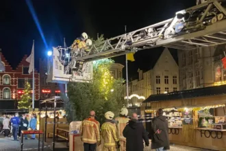 Bruges Christmas market evacuated after cracking noise from tree, safety ensured