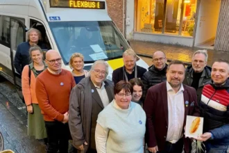 Bruges' De Lijn wins pluim award for disability support amid 25% bus stop Cuts