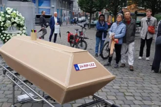 Brussel'AIR protests MR, PS, LeseEngagés' 2027 LEZ delay plan