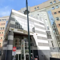 Brussels 2 staff stabbed at Sint-Pieters, probe ongoing