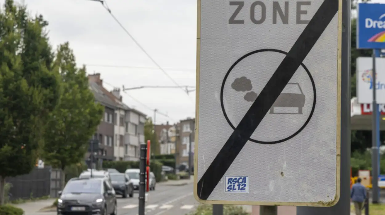 Brussels LEZ Expansion Sparks Political Debate and Delays