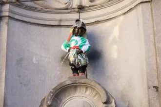Brussels celebrates 90 years of national lottery with Manneken Pis