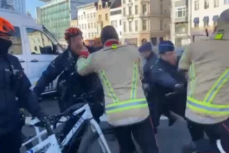 Brussels firefighters attack police during pension protest