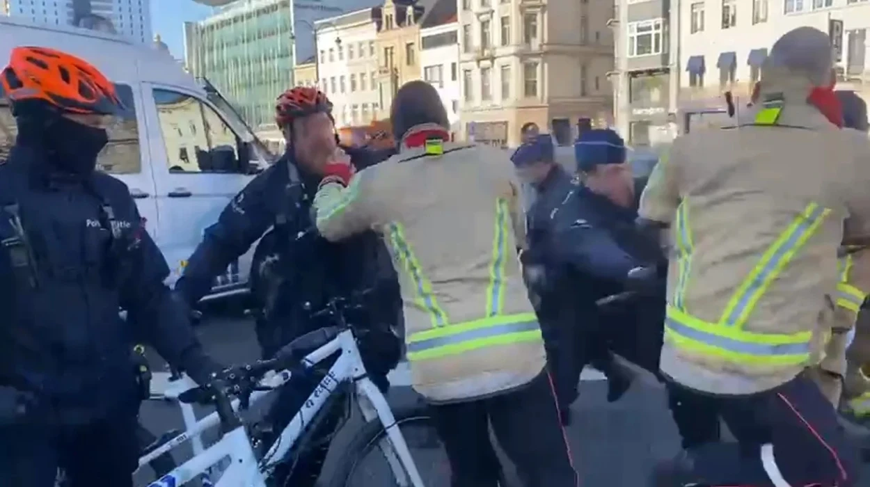 Brussels firefighters attack police during pension protest