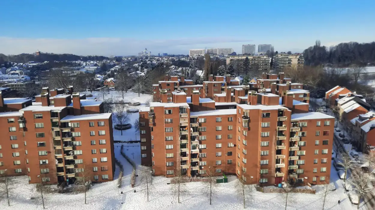 Brussels launches renovation of over 1,000 social housing units