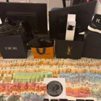 Brussels police bust cocaine delivery gang €31K cash, 100g seized