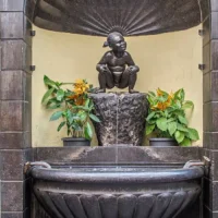 Brussels shows Jeanneke Pis as a sweeper to attract more women