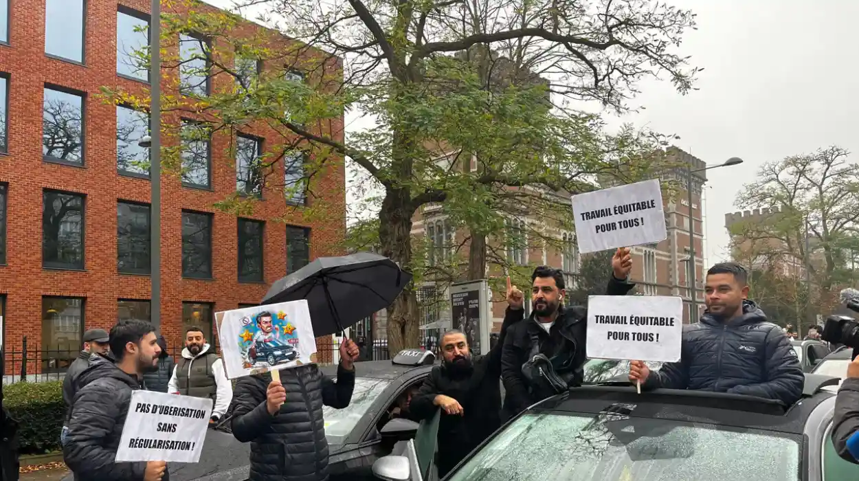 Brussels taxi drivers protest against Uber 3,000 permits, 7,000 passes