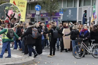 Brussels teachers protest Glatigny reforms ahead of strike