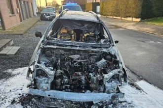 Car catches fire in Avelgem, driver unharmed