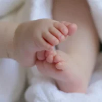 Child dies in Ghent apartment; Parents arrested amid investigation