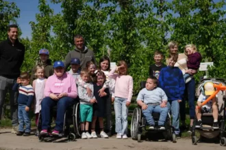 Children get pear trees today by Fruitsnacks & Make-A-Wish
