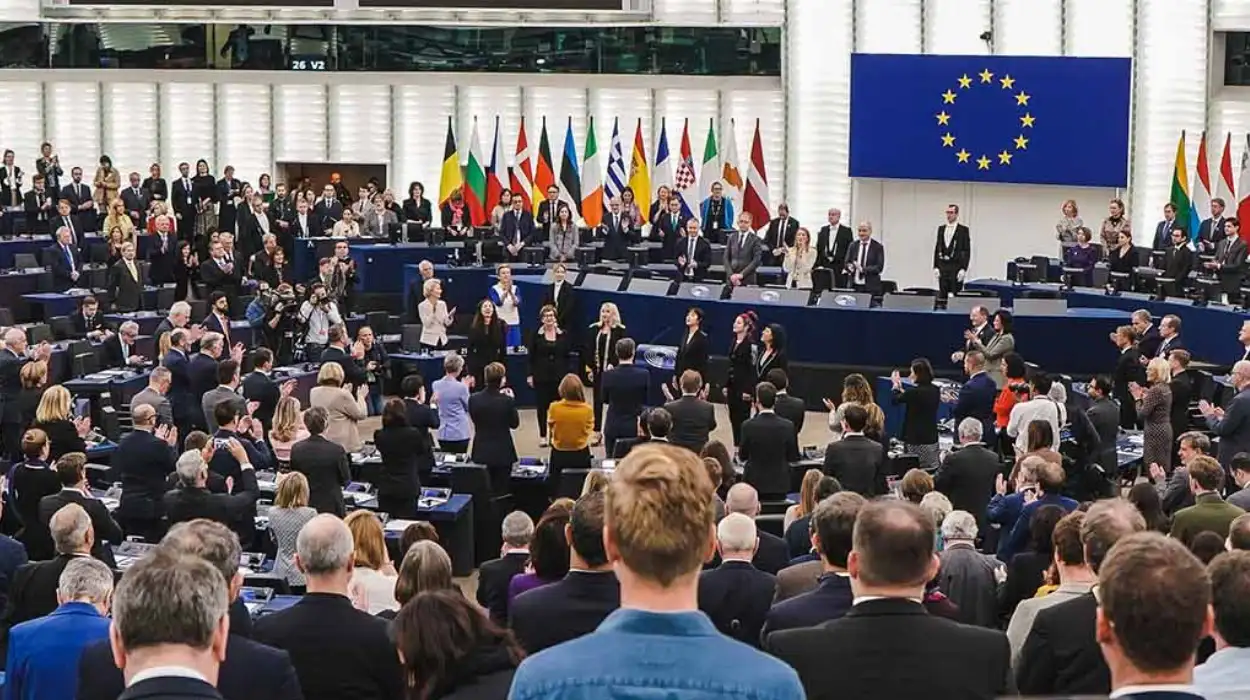 Citizens' initiative mechanism requires 1 million signatures threshold