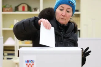 Croatia votes in run-off for presidential election