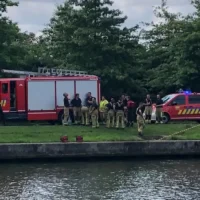 Cyclist plunges into Lei at Abdijkaai fire department rescues in Kortrijk