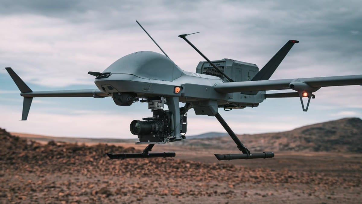 Modern command and control center using commercial defence technology