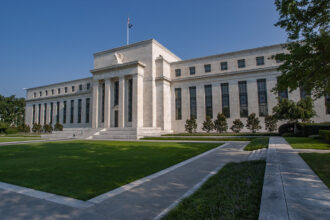 US dollar weakness shown through declining dollar index in 2026