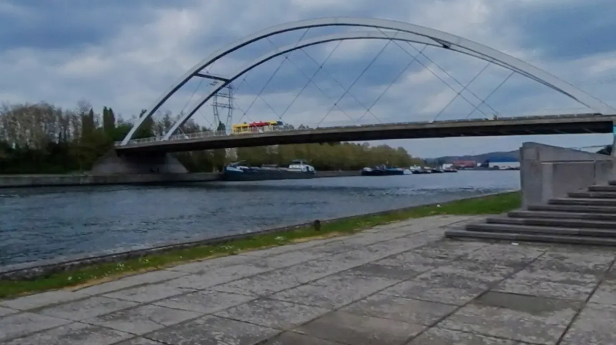 DVW & VLAIO test solar panels on Hasselt’s Albert Canal slabs