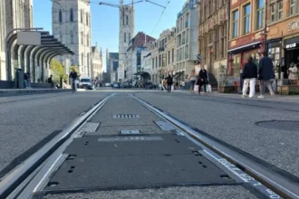 De Lijn tests safety measures to reduce 500 annual cyclist accidents in Ghent