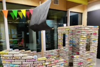 Deerlijk kids build boat from 600 egg cartons