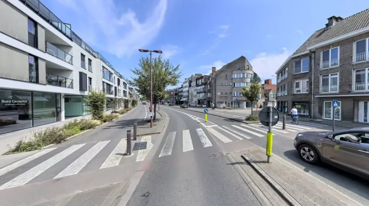 Deinze installs bicycle crossing at new cycle and pedestrian bridge site