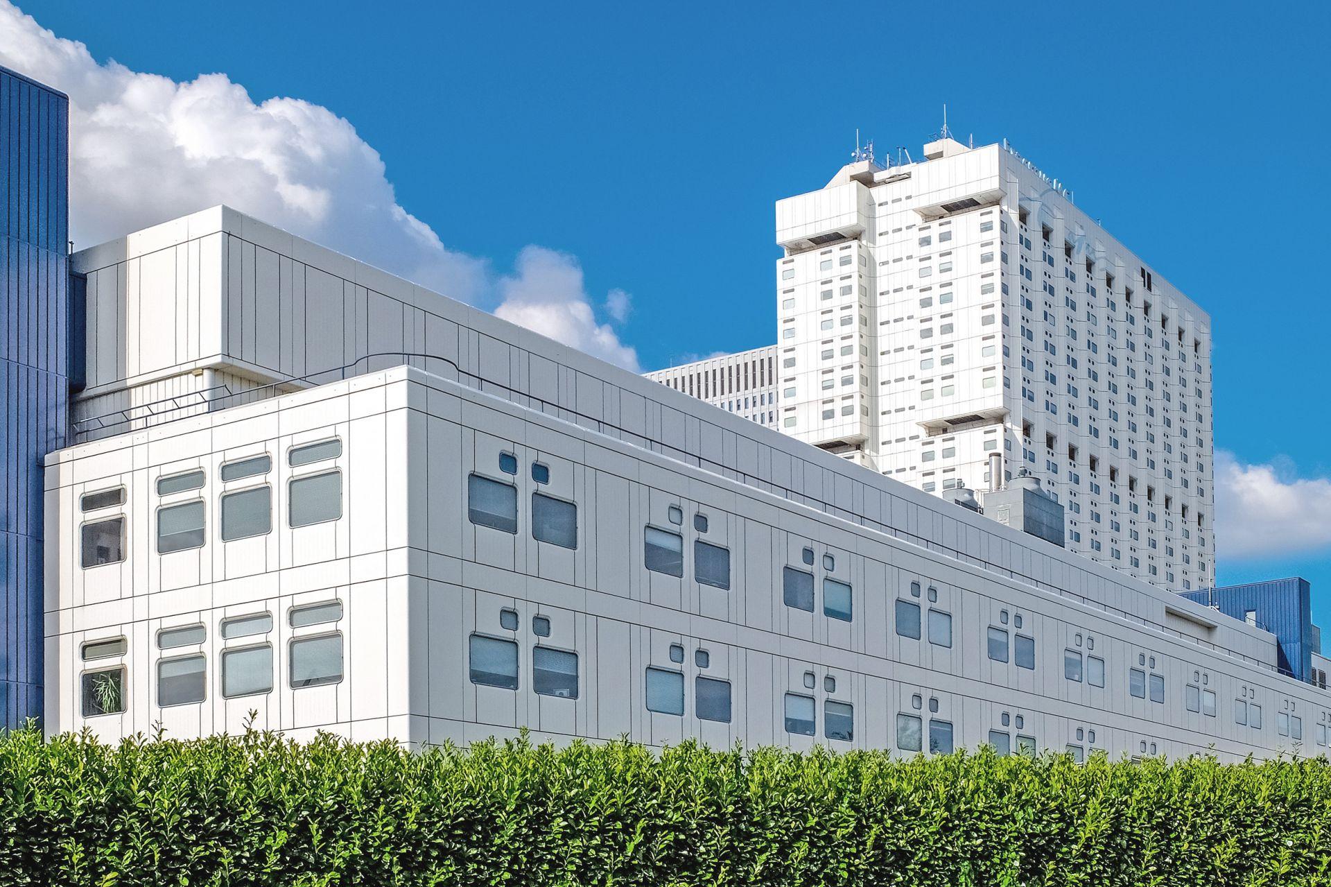 Hospital building in Belgium illustrating the Brussels hospital merger and expansion of public healthcare cooperation.