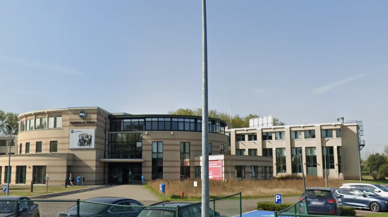 Diepenbeek PXL students train on DaVinci robots with XR tech