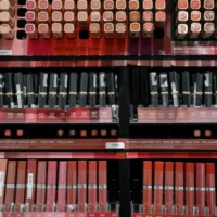 Does L'Oréal support Israel Business activities, boycotts