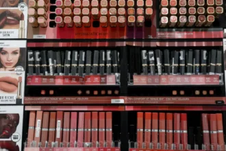 Does L'Oréal support Israel Business activities, boycotts