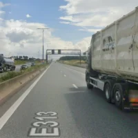 Dozens of Flemish flags removed on E313 in Limburg