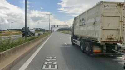 Dozens of Flemish flags removed on E313 in Limburg