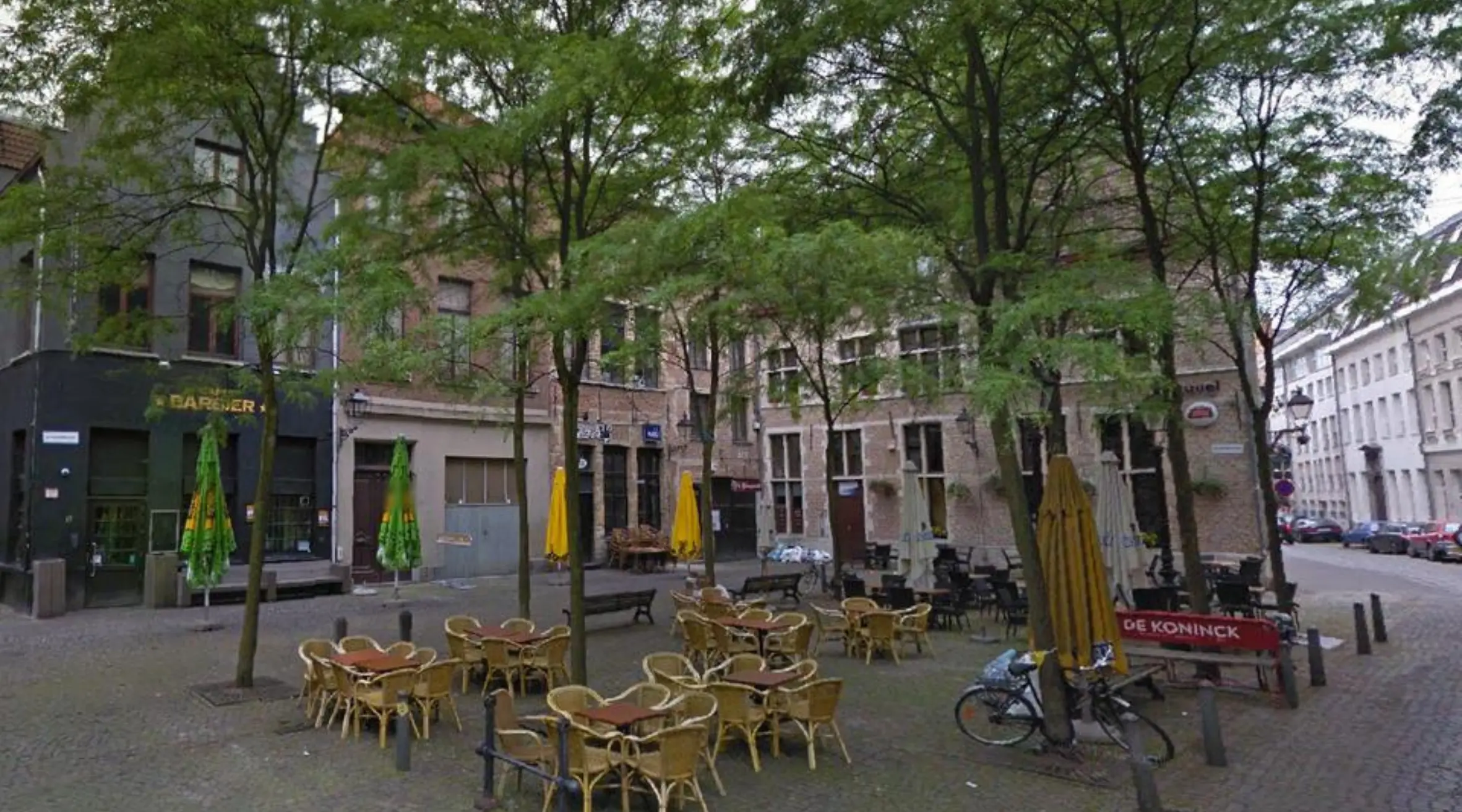 Drunk driver crashes into Antwerp cafe, faces charges and license suspension