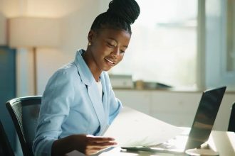 Step-by-step voluntary strike-off process for closing a UK limited company