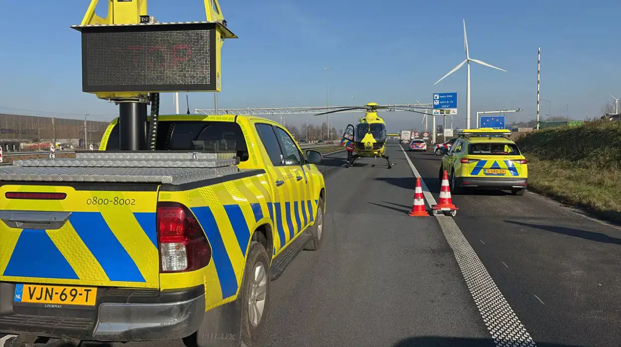 E19 crash in Meer injures 5 and freezes orange juice spill