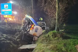 E19 tanker crash kills driver, 20,000L spill causes delays