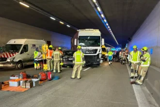 E403 closed 7-vehicle crash in Wevelgem tunnel, 2 rescued