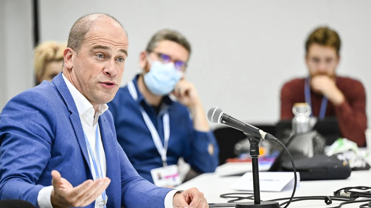 EU Commission approved Diederik Samsom's gas unit role with restrictions