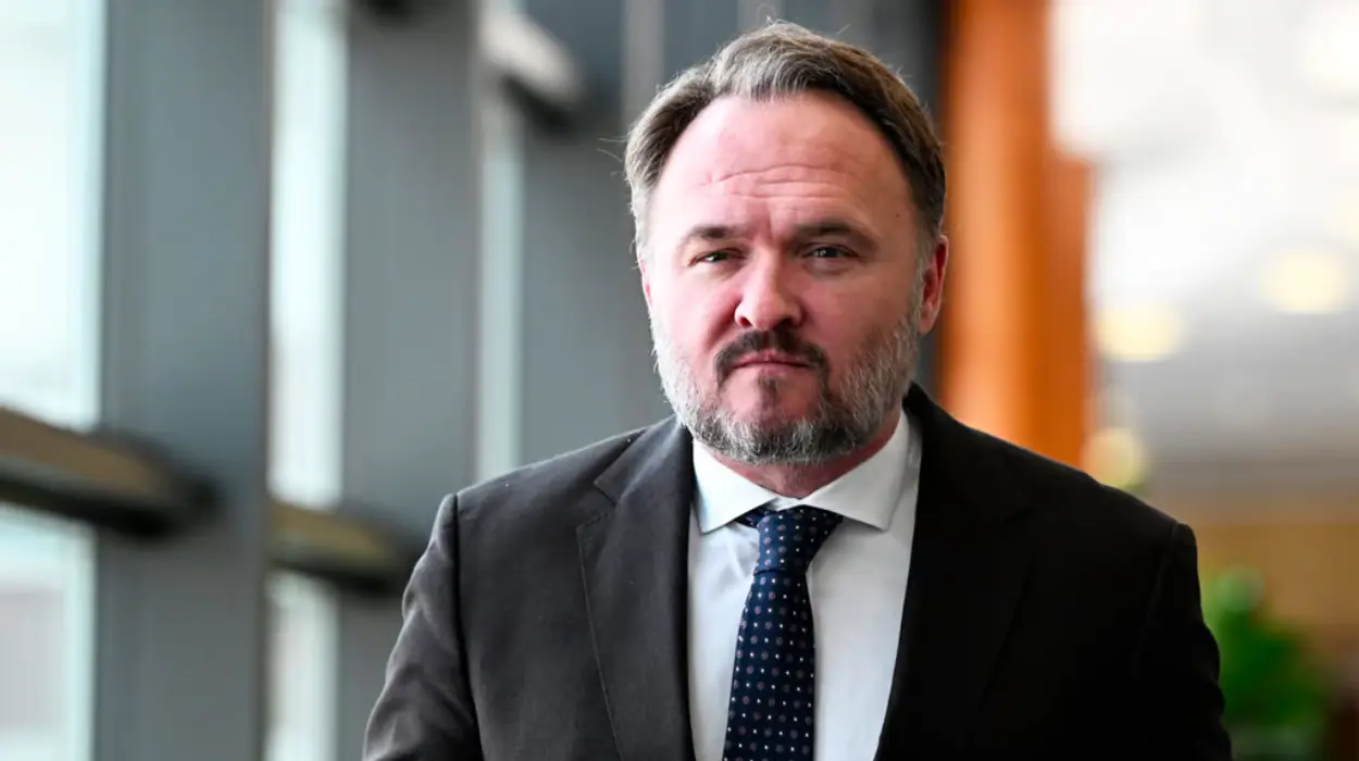 EU energy chief vows plan to cut Russian energy ties