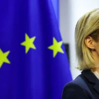 EU insists on sanctions until Russia-Ukraine talks begin