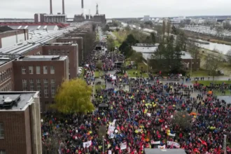 EU launches talks to revive struggling car industry
