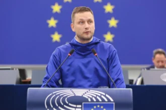 EU political leaders throw weight behind Greenland