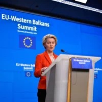 EU says Ukraine is democratic, Russia is not