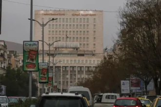 EU suspends energy and banking sanctions on Syria