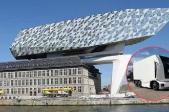 Einride’s self-driving truck tested at Antwerp port with crucke