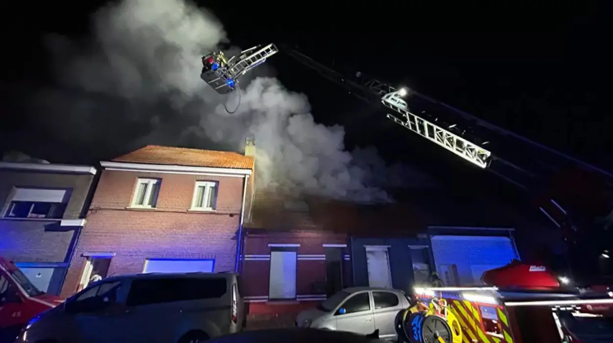 Ekeren house fire spreads in Vuurkruisenstraat