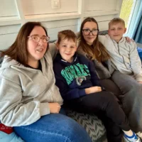 Els & Matisse visit Ronald McDonald home in Center Parcs De Haan 