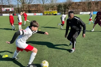 Emile Mpenza leads the football internship at KFC Brasschaat
